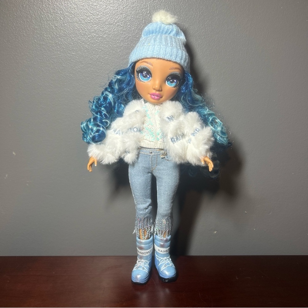 MGA Entertainment Rainbow High Winter Break Skyler Bradshaw Fashion Doll